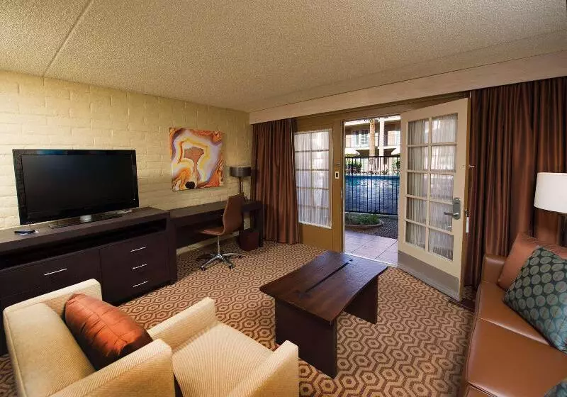 キングサイズベッドのスイートルーム, Doubletree Suites By Hilton Tucson   Williams Center