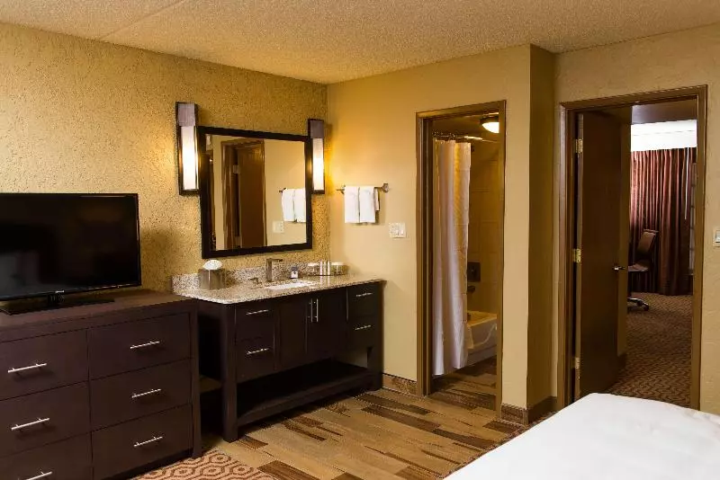 キングサイズベッドのスイートルーム, Doubletree Suites By Hilton Tucson   Williams Center