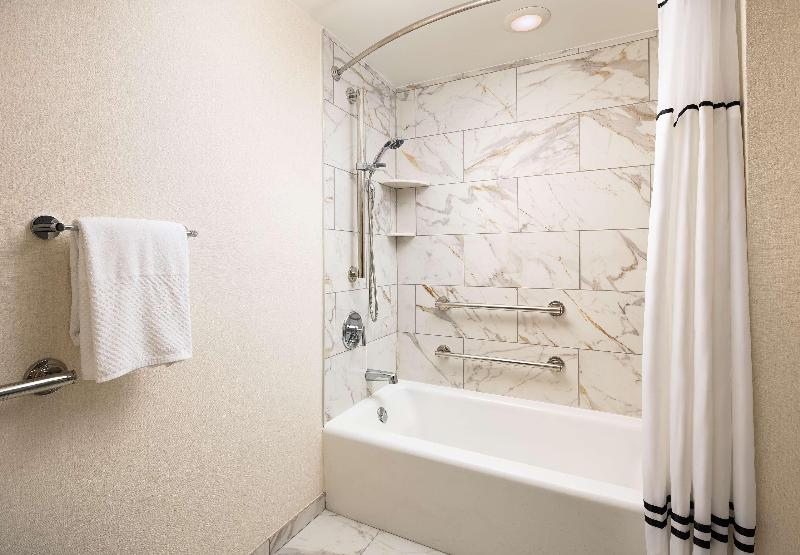 سوئیت برای معلولان, Embassy Suites By Hilton Atlanta Buckhead