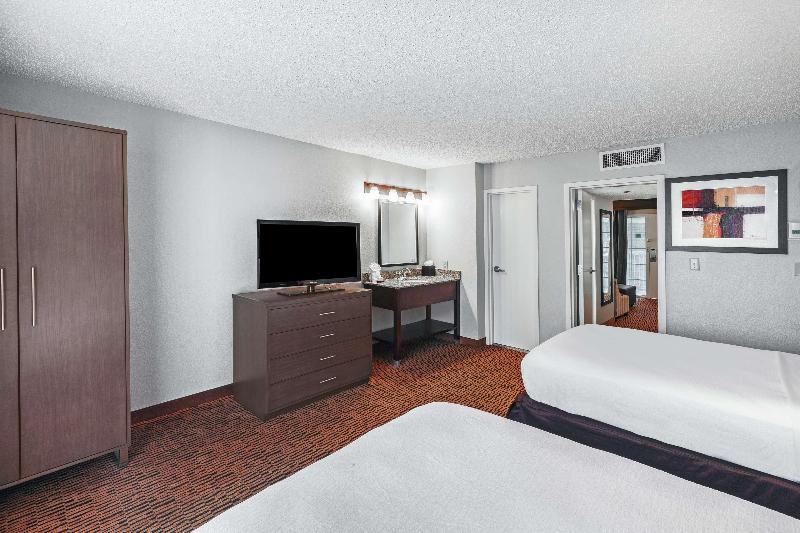 スイート, Embassy Suites By Hilton Dallas Market Center