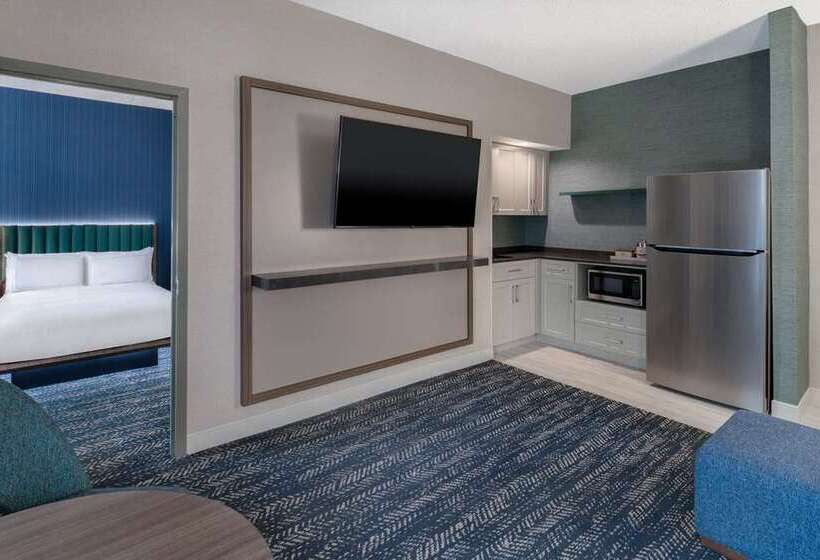 غرفة قياسية سرير كينج, Embassy Suites By Hilton Dallas Market Center