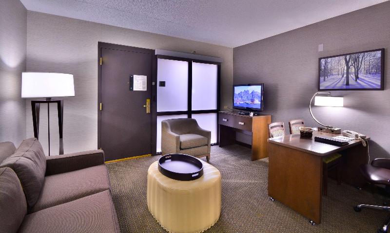מיטת קינג בסוויטה, Embassy Suites By Hilton Denver Central Park