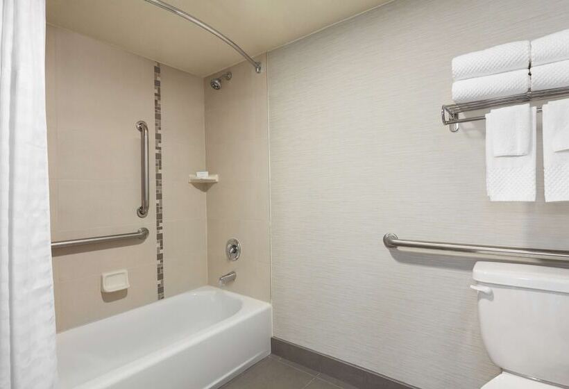 جناح لذوى الاحتياجات الخاصة, Embassy Suites By Hilton Lompoc Central Coast