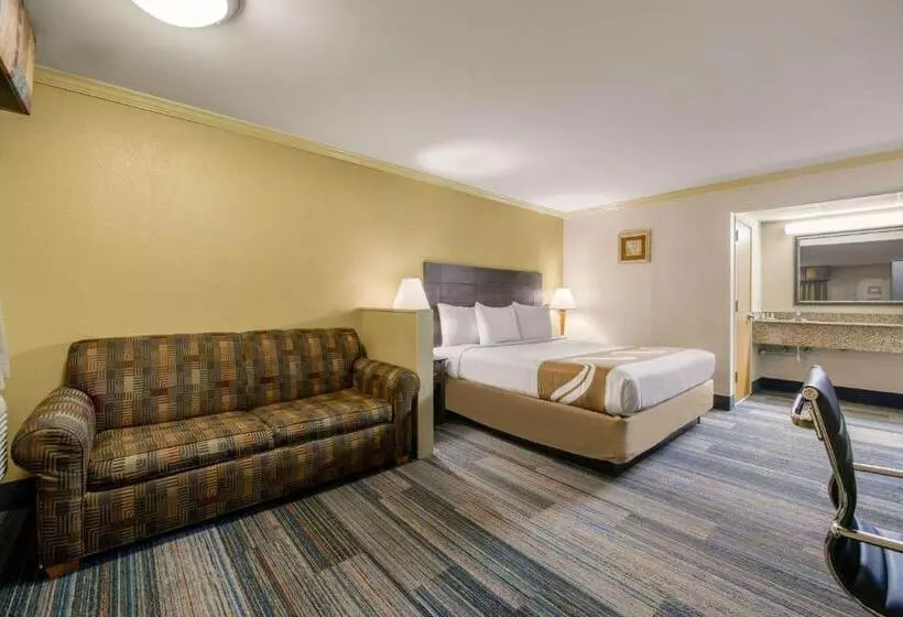 اتاق لوکس چهار تخته, Hibiscus Inn & Suites