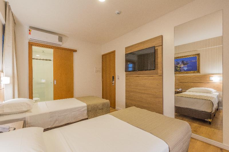 Chambre Supérieure, Eden Roc Inn & Suites Near The Maingate