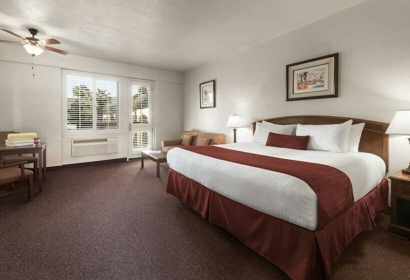 חדר דלוקס נוף בריכה, Palm Mountain Resort & Spa