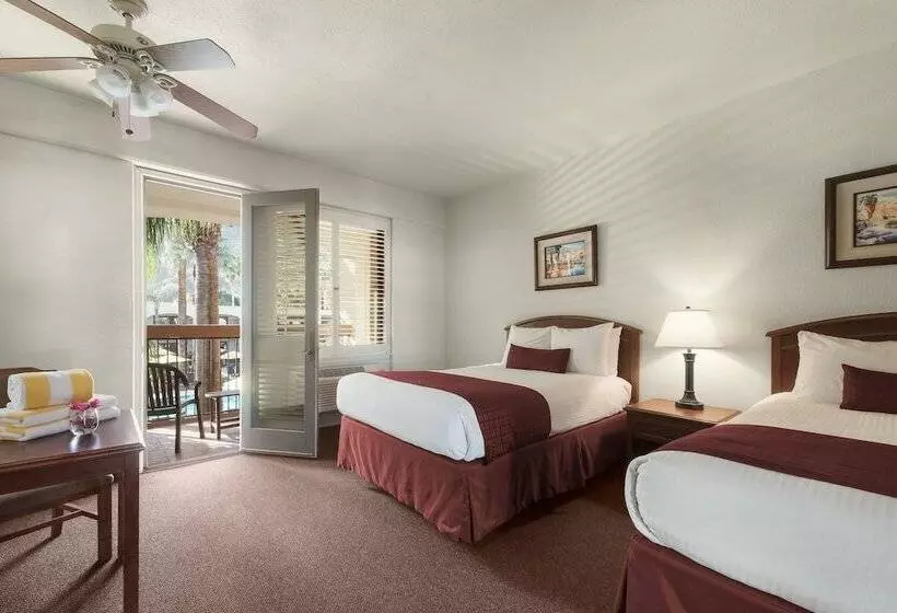 プールの見えるデラックスルーム, Palm Mountain Resort & Spa