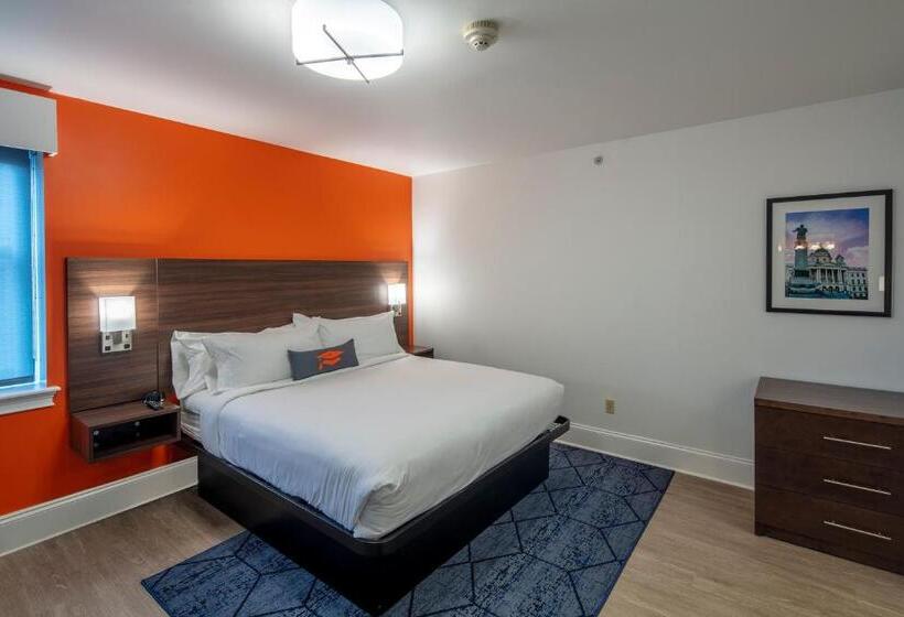 Люкс Адаптированный для Инвалидов, Collegian Hotel & Suites, Trademark Collection By Wyndham