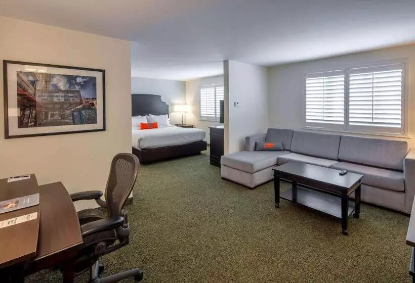Deluxe Suite King Bed, Collegian Hotel & Suites, Trademark Collection By Wyndham