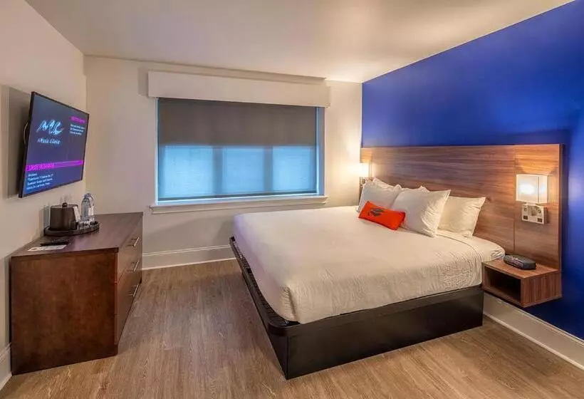 اتاق استاندارد با تخت بزرگ, Collegian Hotel & Suites, Trademark Collection By Wyndham