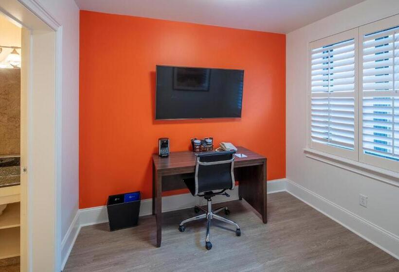 Люкс Кровать Кинг, Collegian Hotel & Suites, Trademark Collection By Wyndham