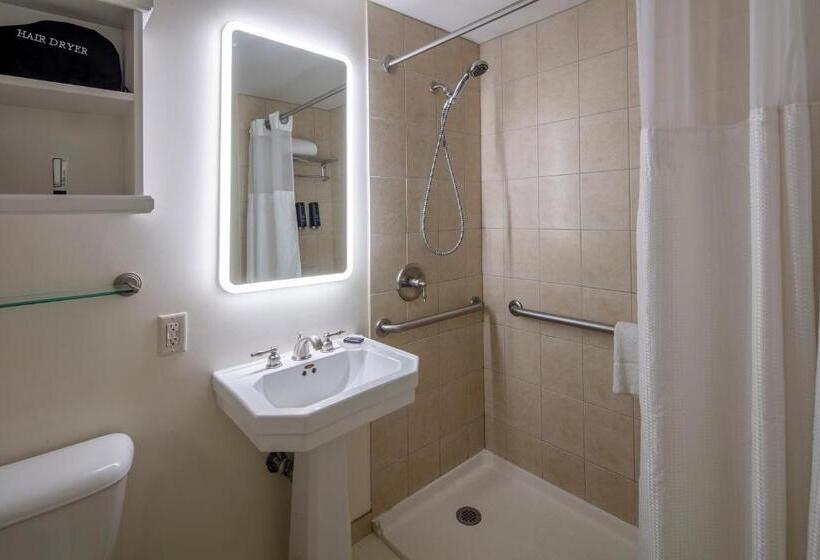 Номер Deluxe Адаптированный для Инвалидов, Collegian Hotel & Suites, Trademark Collection By Wyndham