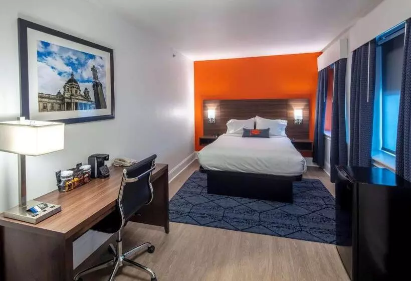 اتاق دلوکس مخصوص معلولین, Collegian Hotel & Suites, Trademark Collection By Wyndham