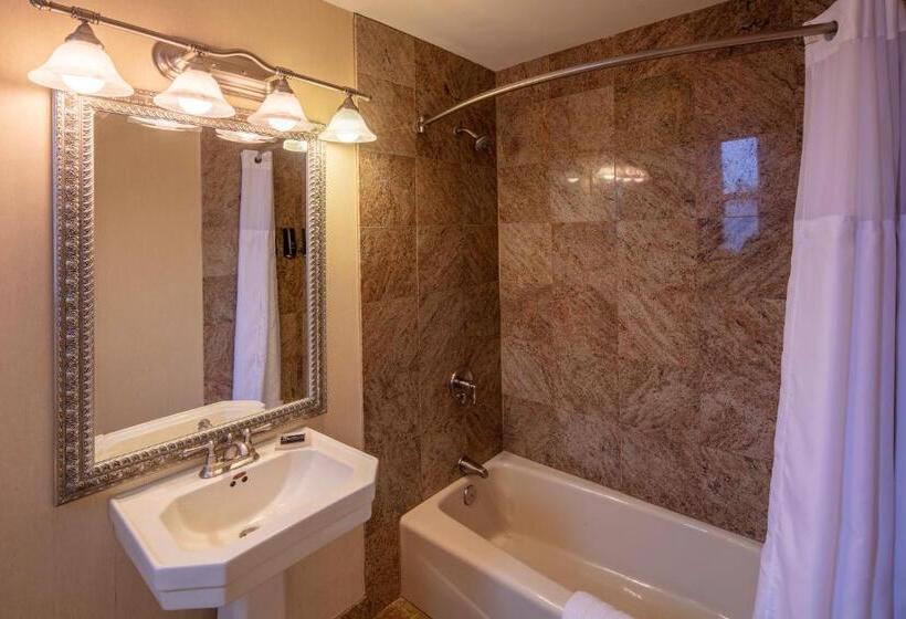 Номер Deluxe, Collegian Hotel & Suites, Trademark Collection By Wyndham