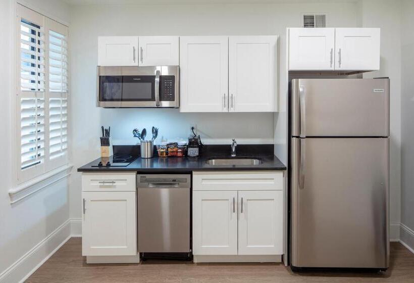 Люкс, Collegian Hotel & Suites, Trademark Collection By Wyndham