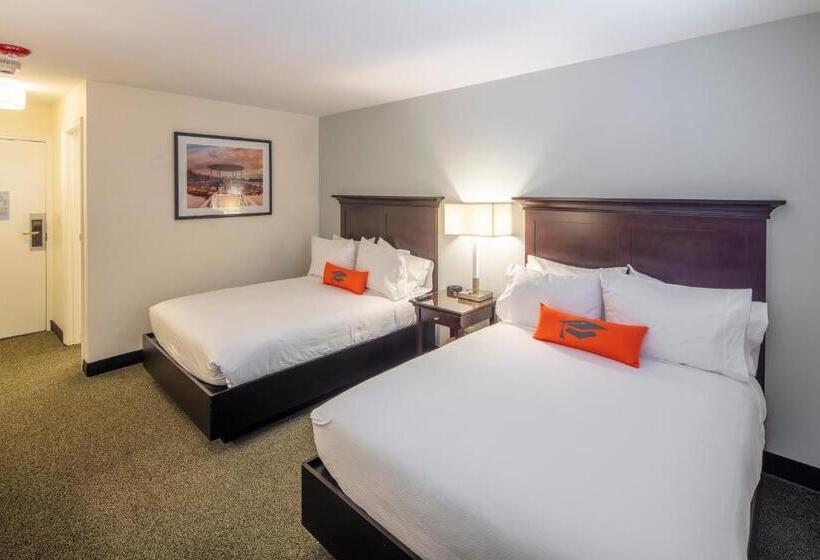 Номер Стандарт 2 Двуспальные Кровати, Collegian Hotel & Suites, Trademark Collection By Wyndham