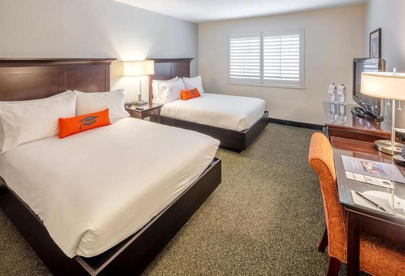 Номер Стандарт 2 Двуспальные Кровати, Collegian Hotel & Suites, Trademark Collection By Wyndham