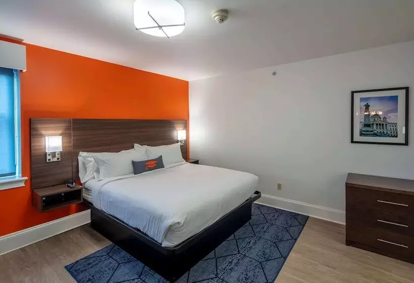 سوئیت برای معلولان, Collegian Hotel & Suites, Trademark Collection By Wyndham