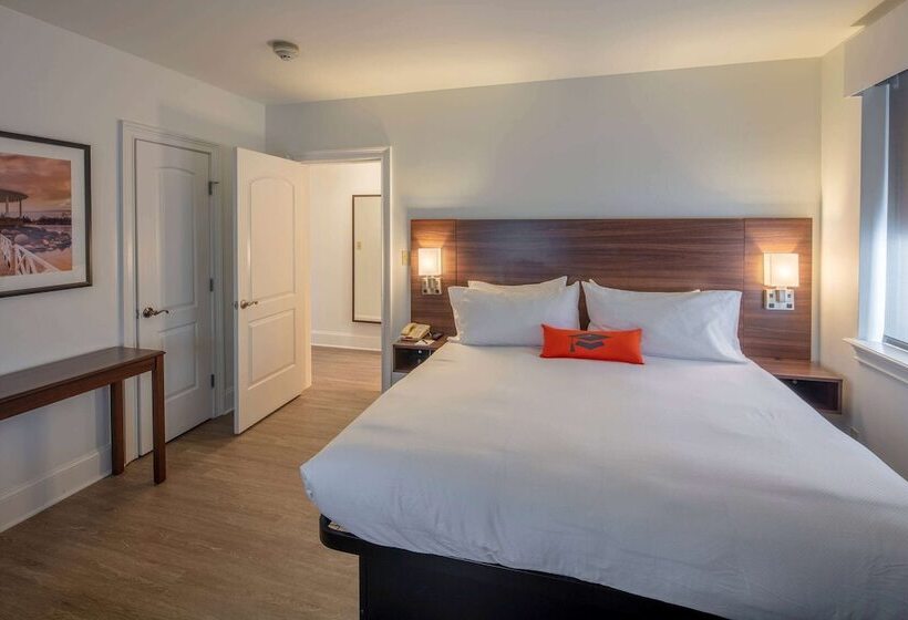 Люкс, Collegian Hotel & Suites, Trademark Collection By Wyndham