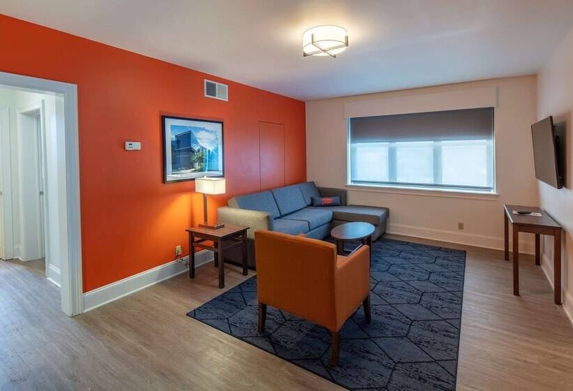 Люкс, Collegian Hotel & Suites, Trademark Collection By Wyndham