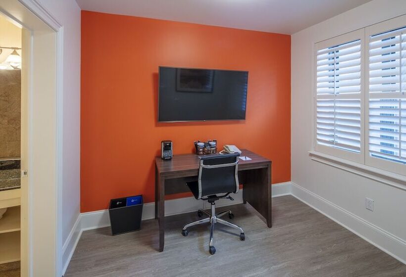 Люкс, Collegian Hotel & Suites, Trademark Collection By Wyndham