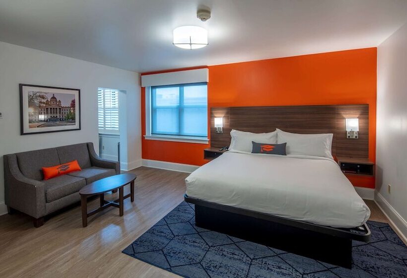 Люкс Superior, Collegian Hotel & Suites, Trademark Collection By Wyndham