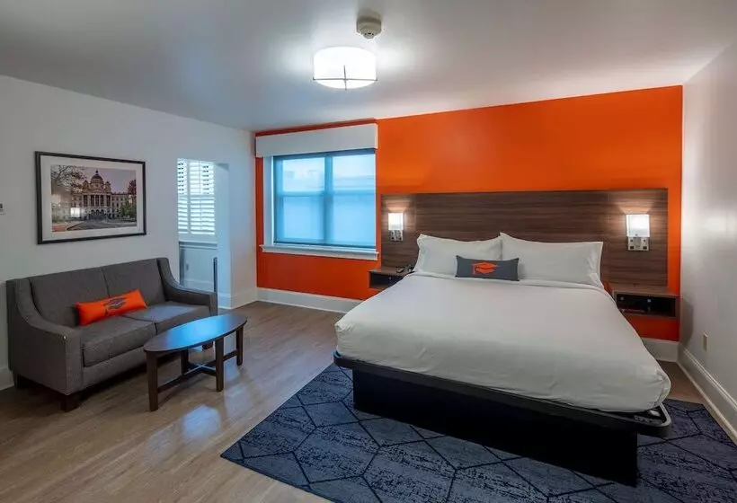 سوییت سوپریور, Collegian Hotel & Suites, Trademark Collection By Wyndham