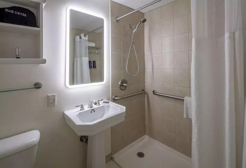 اتاق دلوکس مخصوص معلولین, Collegian Hotel & Suites, Trademark Collection By Wyndham