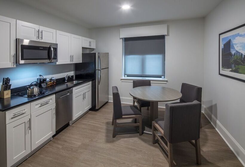 Люкс, Collegian Hotel & Suites, Trademark Collection By Wyndham