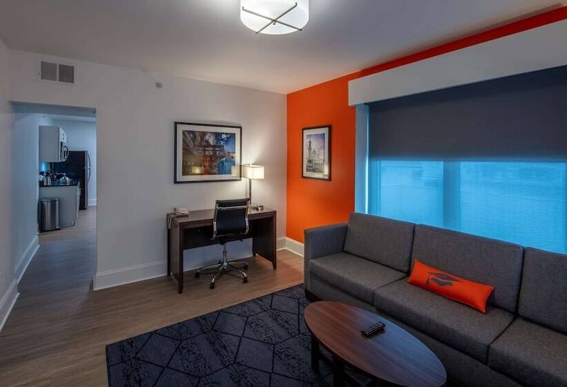 Люкс, Collegian Hotel & Suites, Trademark Collection By Wyndham