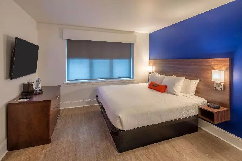 سوئیت با تخت بزرگ, Collegian Hotel & Suites, Trademark Collection By Wyndham
