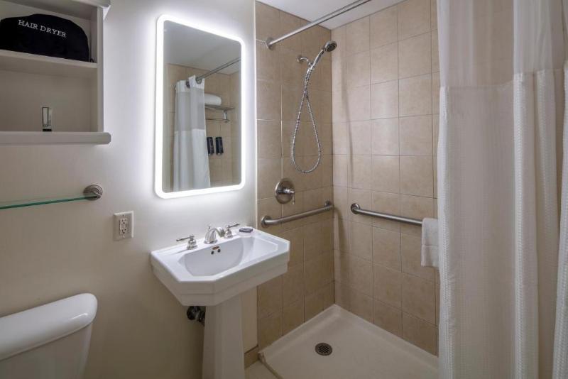 Люкс Кровать Кинг, Collegian Hotel & Suites, Trademark Collection By Wyndham