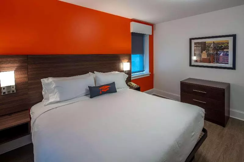 اتاق استاندارد با تخت بزرگ, Collegian Hotel & Suites, Trademark Collection By Wyndham