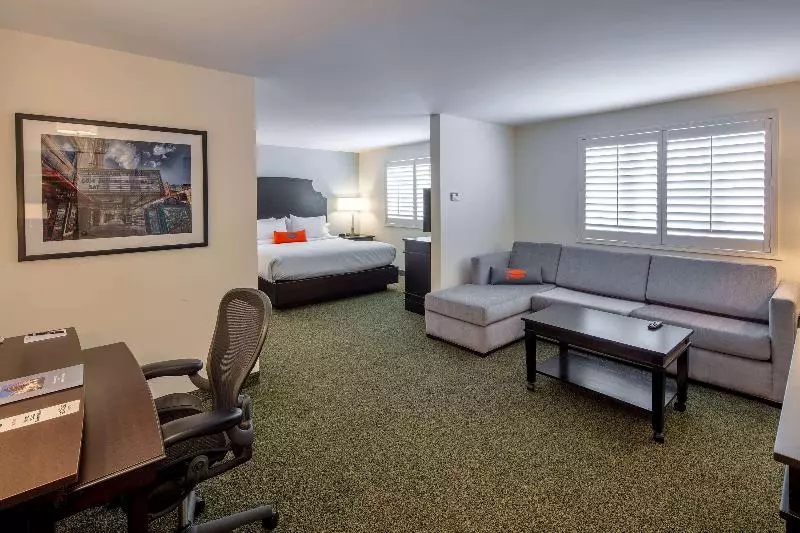 Deluxe Suite King Bed, Collegian Hotel & Suites, Trademark Collection By Wyndham