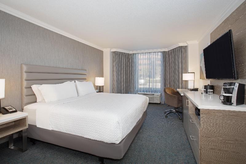 Номер Стандарт Кровать Кинг Адаптированный для Инвалидов, Crowne Plaza Costa Mesa Orange County, An Ihg