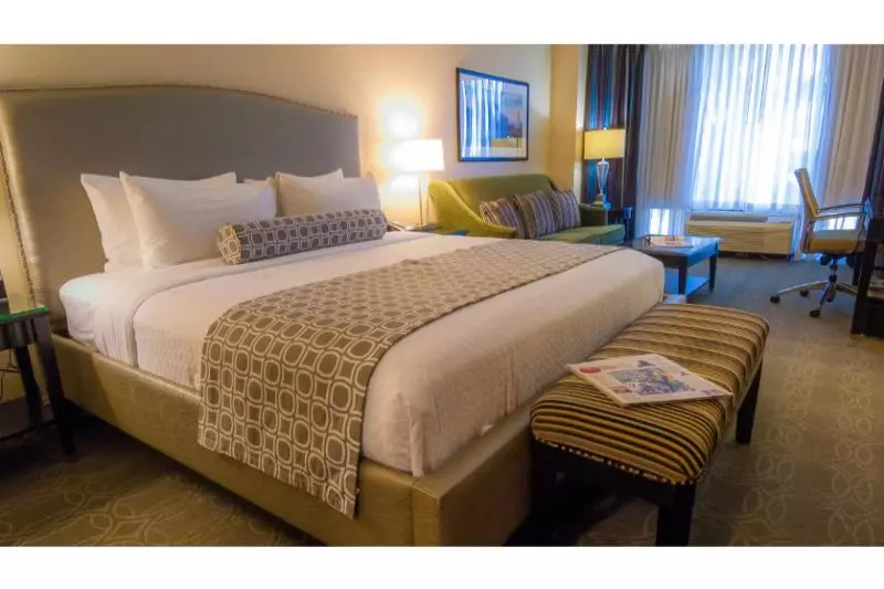 اتاق اجرایی با تخت بزرگ, Crowne Plaza Costa Mesa Orange County, An Ihg