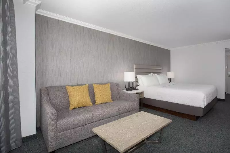 اتاق اجرایی با تخت بزرگ, Crowne Plaza Costa Mesa Orange County, An Ihg