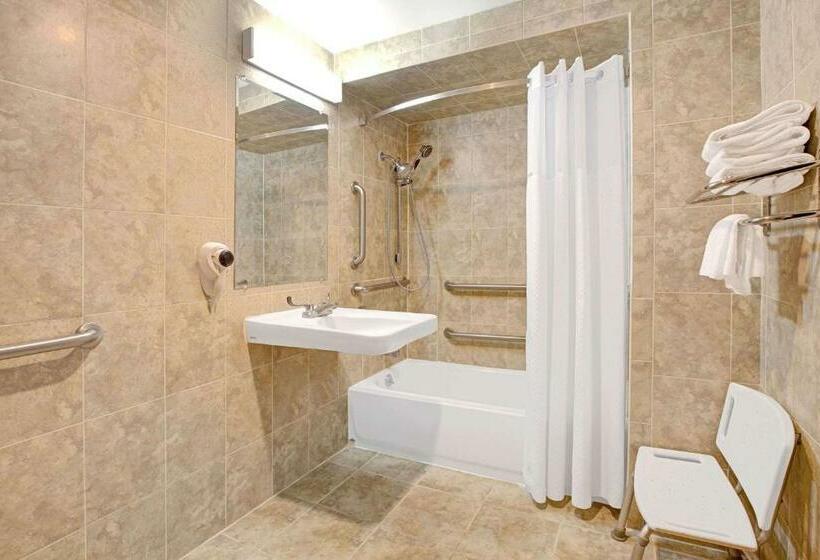 带大床的标准间, Days Inn By Wyndham Parsippany