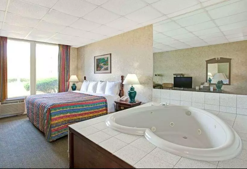 キングサイズベッドのスイートルーム, Days Inn By Wyndham Parsippany