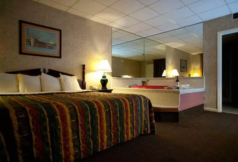 キングサイズベッドのスイートルーム, Days Inn By Wyndham Parsippany