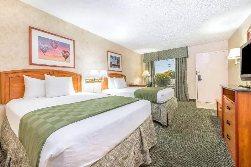 سوییت, Days Inn & Suites By Wyndham Albuquerque North