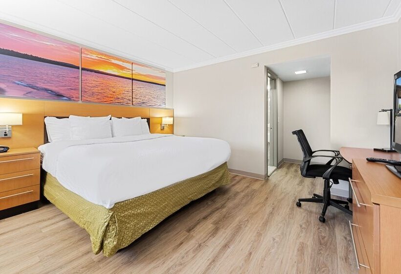 스탠다드 룸 더블 침대, Days Inn & Suites By Wyndham Roseville/detroit Area