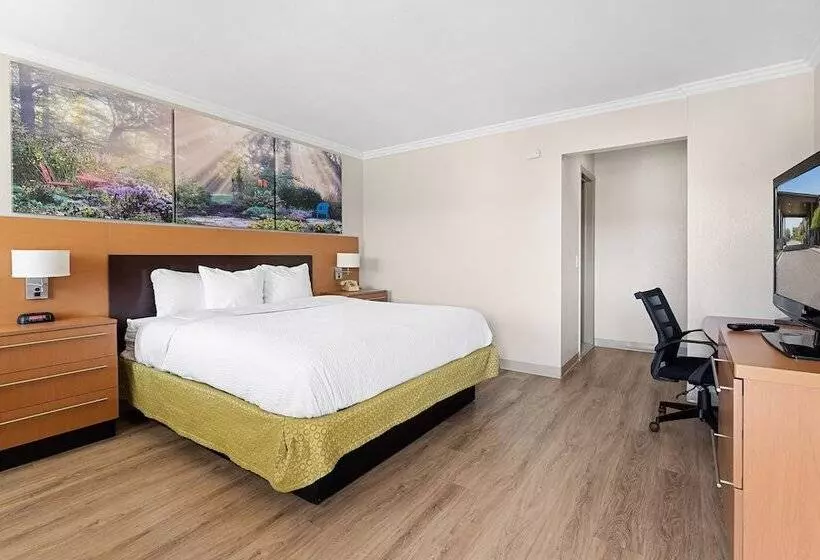 ダブルベッドスタンダードルーム, Days Inn & Suites By Wyndham Roseville/detroit Area