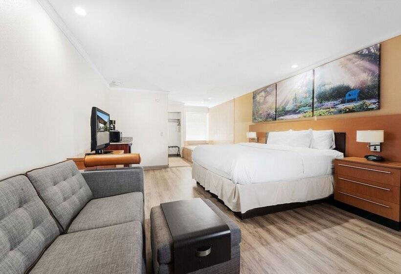 스탠다드 스튜디오 더블 침대, Days Inn & Suites By Wyndham Roseville/detroit Area