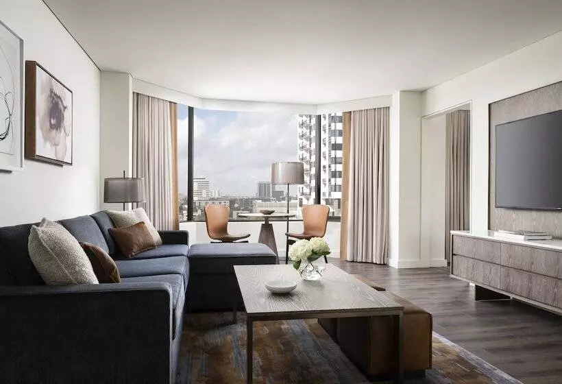 سوئیت پریمیوم, Four Seasons Hotel Houston