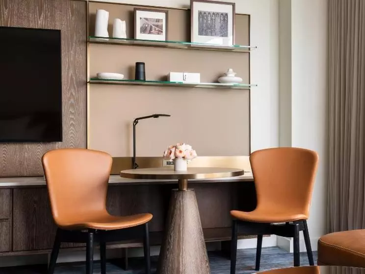 اتاق دلوکس مخصوص معلولین, Four Seasons Hotel Houston
