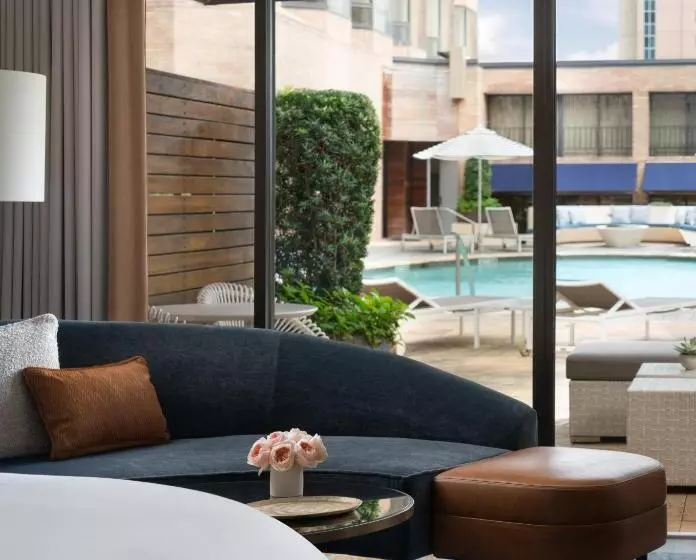 کابین, Four Seasons Hotel Houston