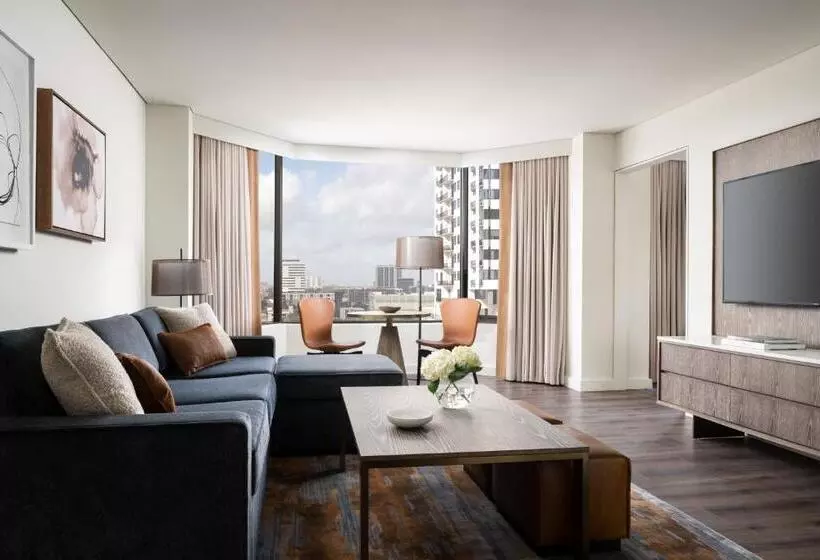 سوئیت برای معلولان, Four Seasons Hotel Houston