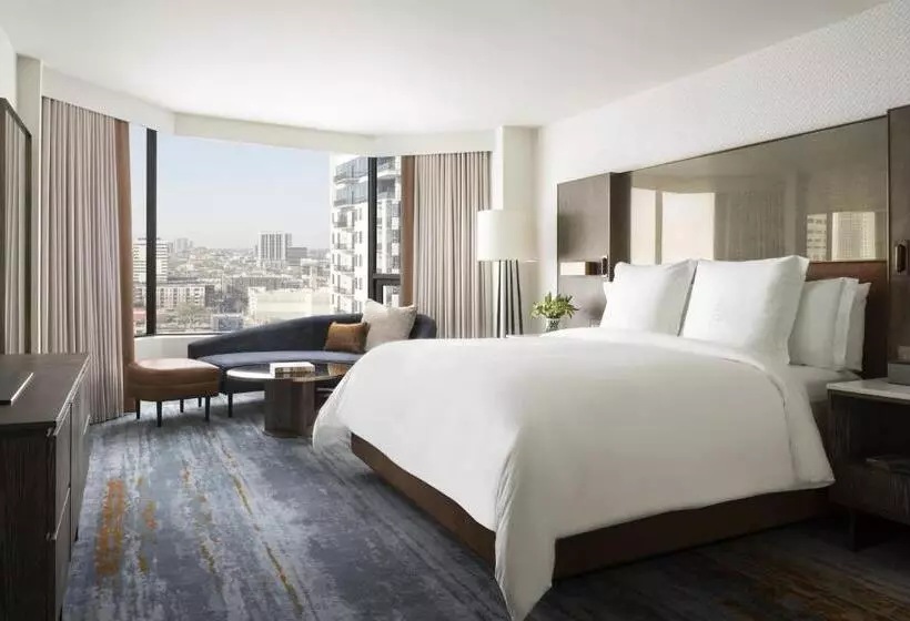 سوئیت برای معلولان, Four Seasons Hotel Houston