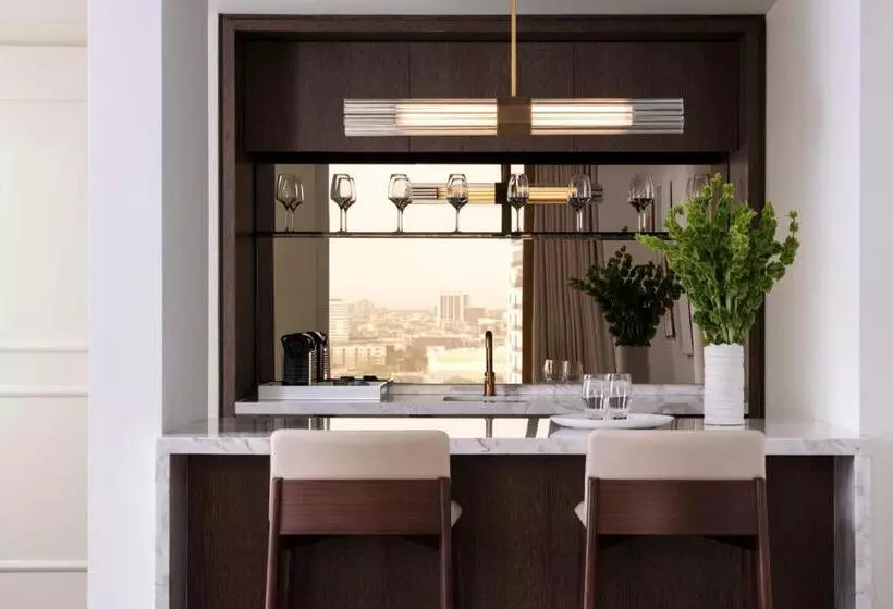 سوئیت برای معلولان, Four Seasons Hotel Houston